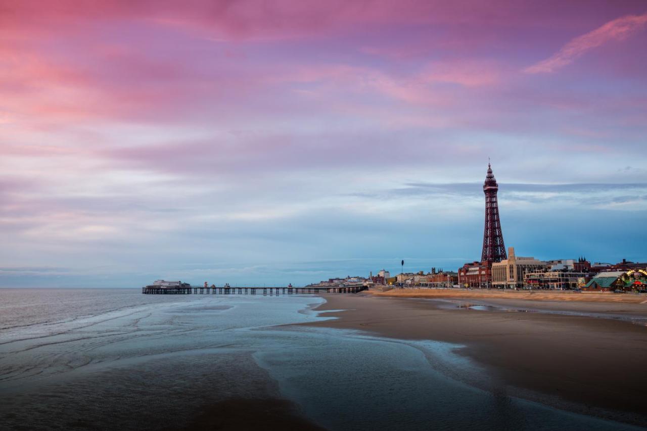 New Luxury Seaview Apt2 Free Parking Special Deal Blackpool Exterior photo